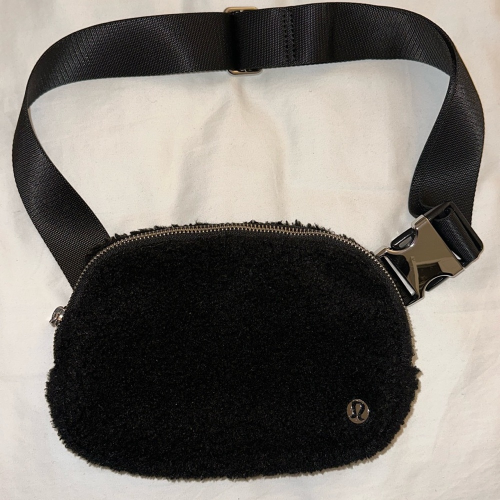 Lululemon Everywhere Belt Bag in Black Plush Sherpa Fleece with Silver Hardware